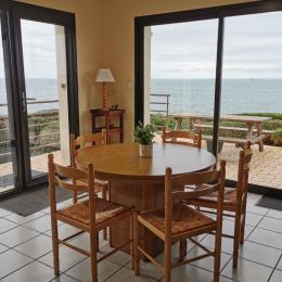 Salle à manger avec vue mer - Location de vacances - Saint-Pol-de-Léon