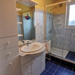 Salle d'eau avec douche - Location de vacances - Camaret-sur-Mer