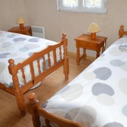 Chambre avec 2 lits 90cm - Location de vacances - Santec