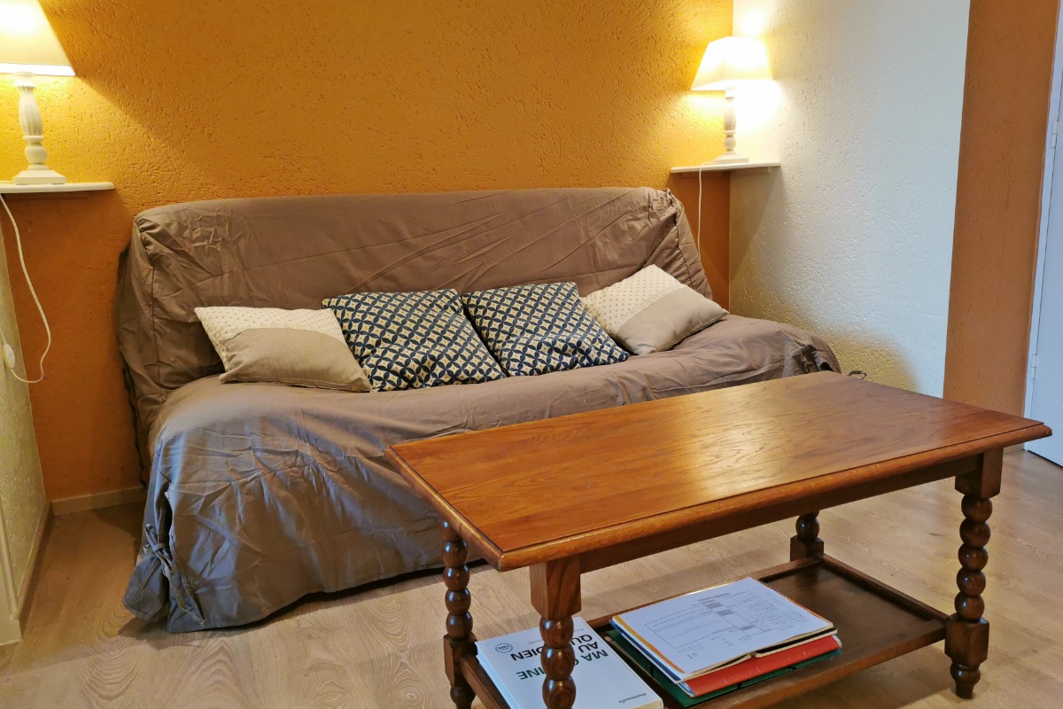salon avec 1 couchage d'appoint pour 1 personne dans le clic-clac - Location de vacances - Roscoff