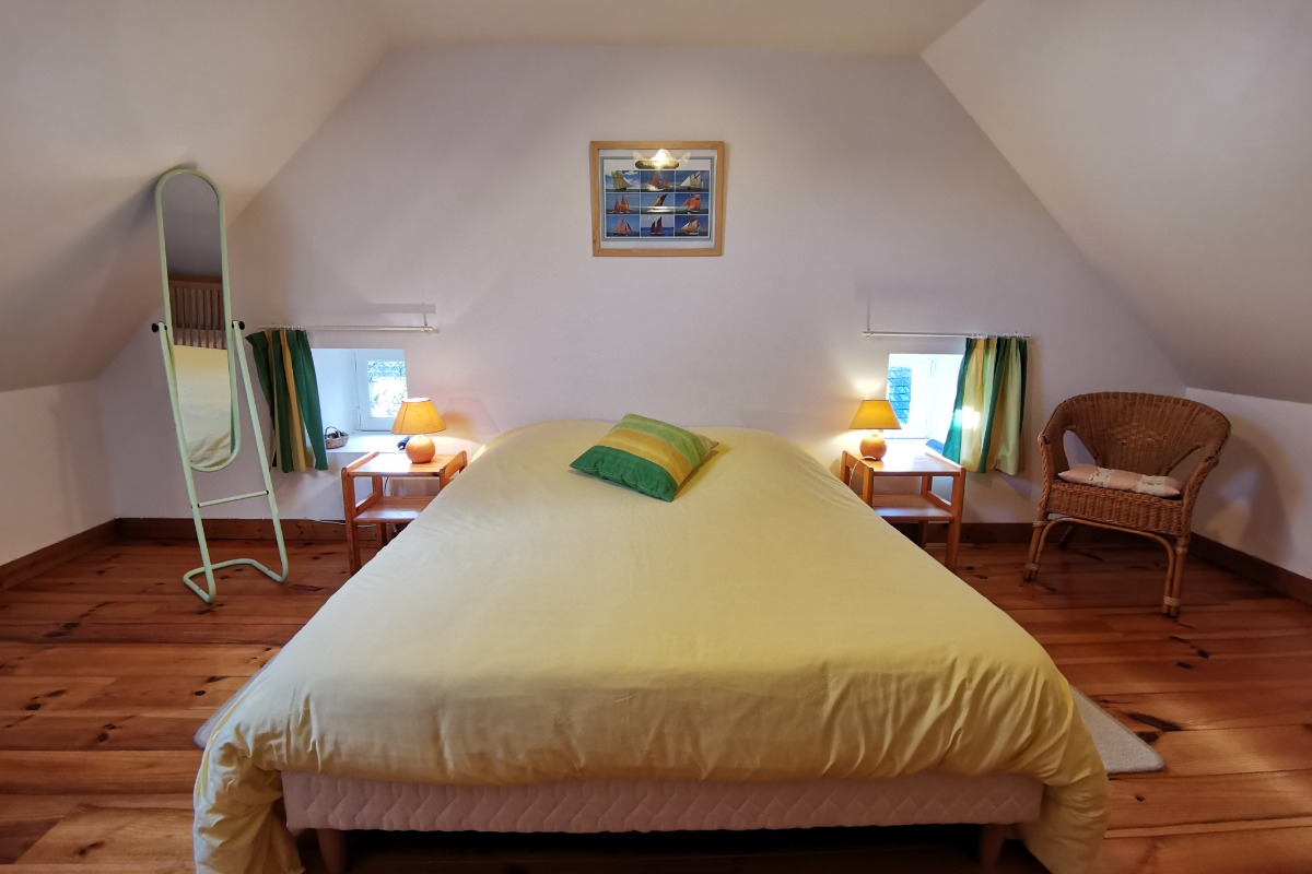 Chambre jaune avec un lit 140 - Chambre d'hôtes - Loctudy