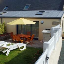 terrasse avec barbecue - Location de vacances - Plomeur