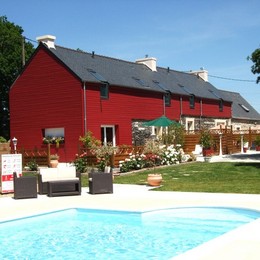 Vue d'ensemble avec piscine ouverte - Location de vacances - Saint-Thois