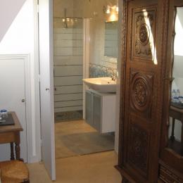 salle d'eau communicante et privative - Chambre d'hôtes - Saint-Urbain