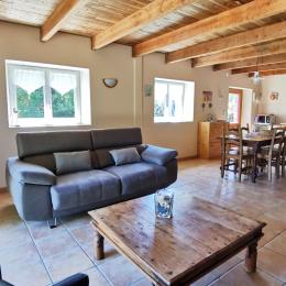 Coin séjour-salon-cuisine - Location de vacances - Rédené