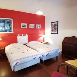 Une chambre avec 2 lits 90 dans chambre communicante - Location de vacances - Concarneau