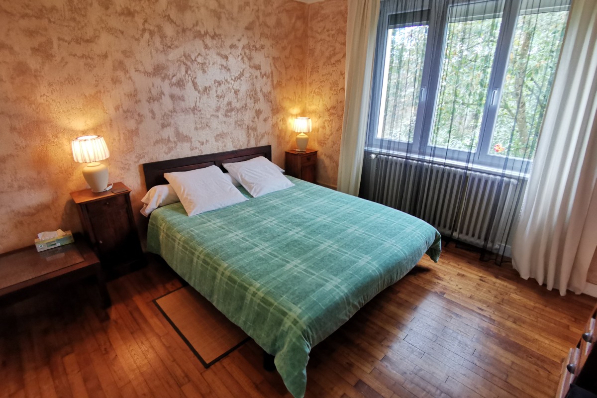 Un lit de 160 dans cette chambre familiale - Chambre d'hôtes - Plogastel-Saint-Germain