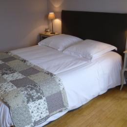 Chambre mauve avec lit 160 x 200  - Chambre d'hôtes - Concarneau
