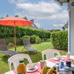 Petit déjeuner en terrasse - Location de vacances - Bénodet