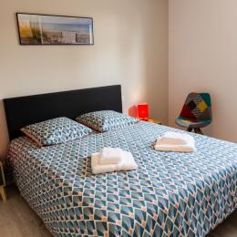 chambre avec lit de 160 cms - Location de vacances - Cléder