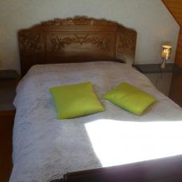 chambre 1 avec lit 140 et placard penderie - Location de vacances - Argol