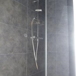 douche à l'italienne privative à la chambre n°2 - Chambre d'hôtes - Ploudalmézeau