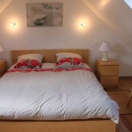 chambre 1 à l'étage avec lit 160 x 200 - Location de vacances - Douarnenez