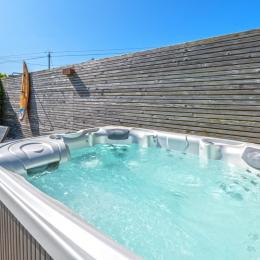 Le spa à 37 degrés - Location de vacances - Plouguerneau