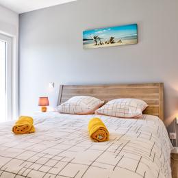 Chambre avec lit de 160 - Location de vacances - Cléder