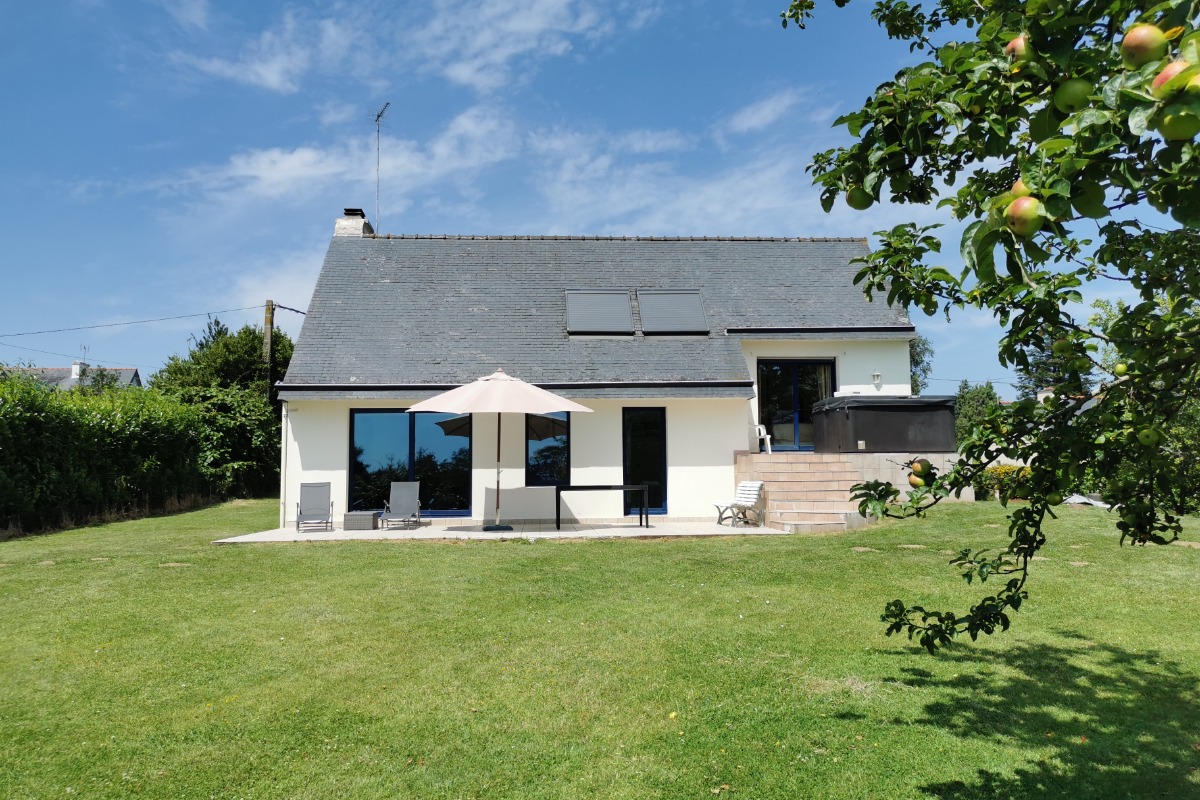 Maison avec terrasse, spa et grand jardin aroboré de 1500 m² - Location de vacances - La Forêt-Fouesnant
