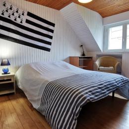 Chambre avec 1 lit 140 à l'étage - Location de vacances - Guilvinec