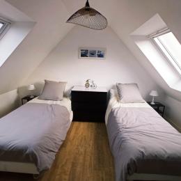 Une seconde chambre avec 2 lits de 80 (possibilité grand lit) - Location de vacances - Sibiril