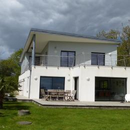Belle maison contemporaine avec terrasse et jardin paysager - Chambre d'hôtes - Bénodet