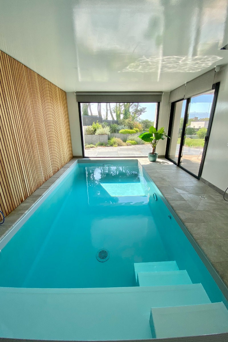 piscine chauffée intérieure (3X6m) avec nage à contre courant et sauna - Location de vacances - Clohars-Carnoët