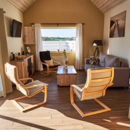 Salon avec couchage si 6 pers (canapé convertible)  - Location de vacances - Roscoff