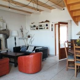 Espace salon avec accès véranda et jardin - Location de vacances - Plougasnou