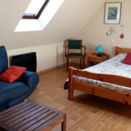 Chambre avec lit en 160 et coin salon - Location de vacances - Tréogat