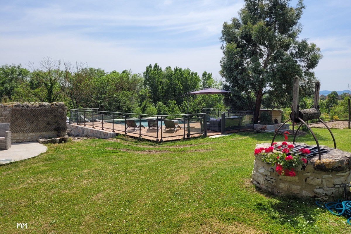 La Piscine, sa terrasse et le jardin fleuri - Location de vacances - Saint-Bonnet-de-Rochefort