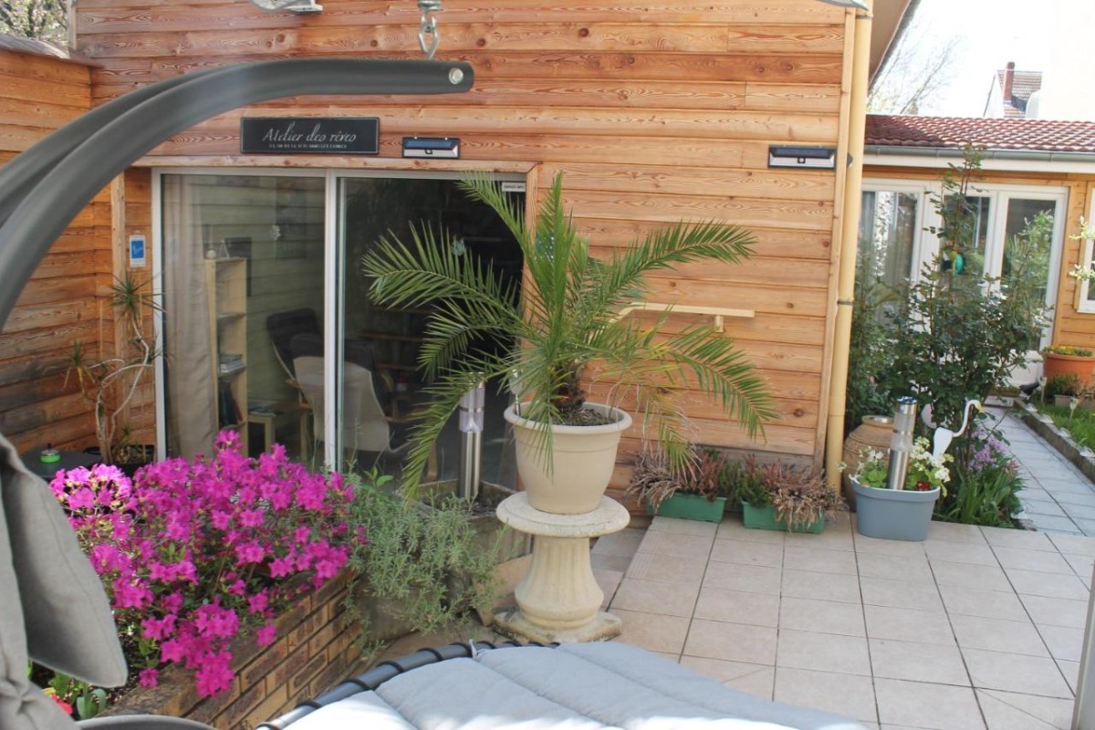 Accès terrasse et escalier  pour 1er étage ( chambre et salle bain/wc - Location de vacances - Vichy