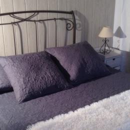 chambre avec lit en 140 - Location de vacances - Saint-Laurent-d'Aigouze