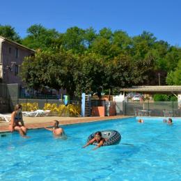 Piscine chauffée au camping Le Val de l'Arre - Location de vacances - Le Vigan