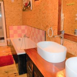 La salle de bain - Location de vacances - Saint-Clément