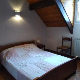 1ère chambre lit 2 personnes - Location de vacances - Saint-Mamet