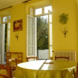 La salle à manger (6 places assises) - Location de vacances - Bagnères-de-Luchon