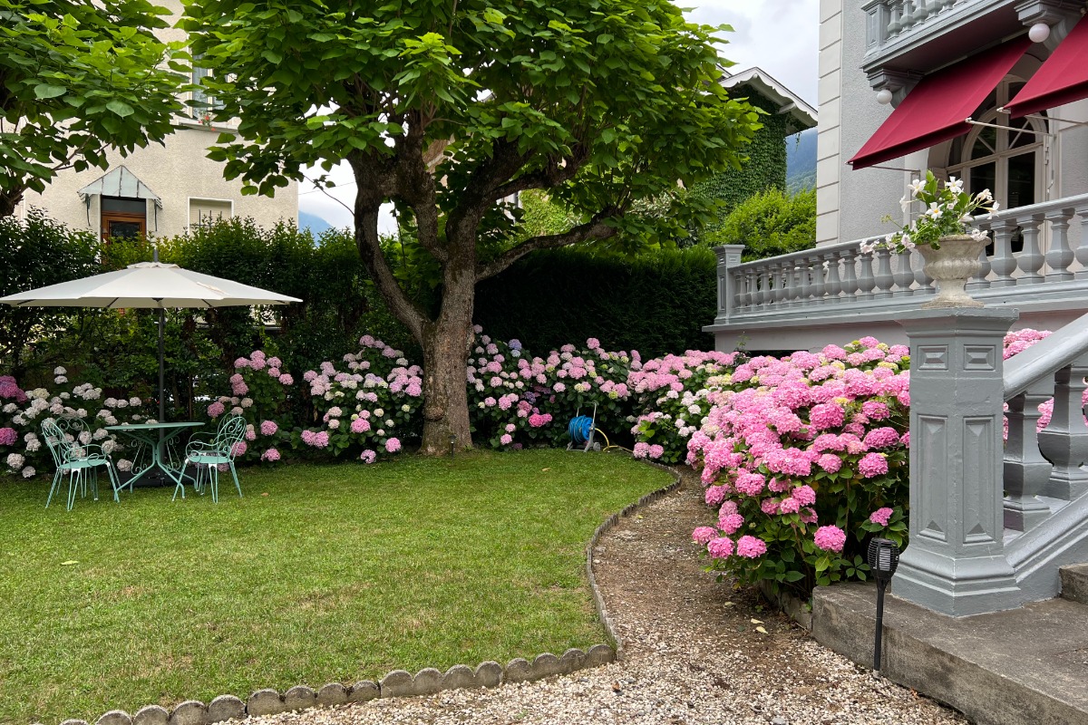 Profitez de ce magnifique jardin fleuri - Location de vacances - Bagnères-de-Luchon