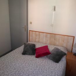 Chambre avec lit  pour 2 personnes (140) - Location de vacances - Bagnères-de-Luchon