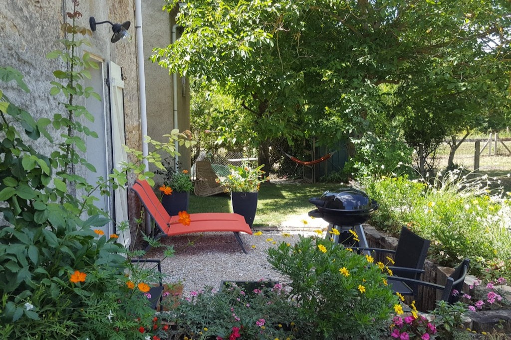 Exterieur avec transats, barbecue, hamac, salon de jardin - Location de vacances - Saint-Félix-Lauragais