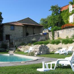 Ferme gasconne avec piscine www.gitesdepeyrouton.fr - Location de vacances - Castéra-Lectourois