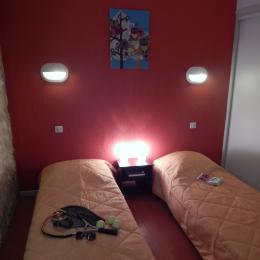 chambre avec lits juxtaposables  - Location de vacances - Mauvezin