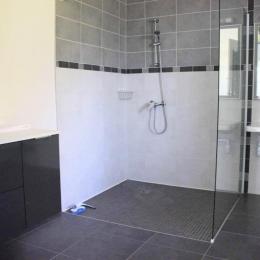 Salle de bain rez de chaussée - Location de vacances - Couloumé-Mondebat