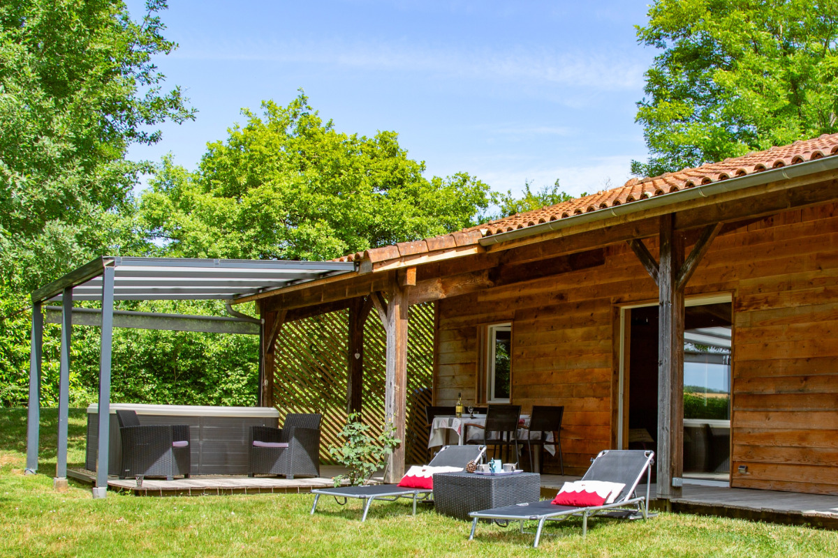 Gîte Cèdre avec son spa jacuzzi privatif - Location de vacances - Peyrusse-Grande