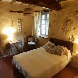 Gite Samaret - Lagardère - Gers - chambre cosy - murs en pierre  - Location de vacances - Lagardère