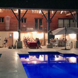pool at night - Location de vacances - Lupiac