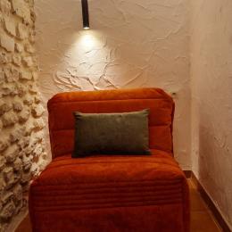 Couloir avec divan-lit - Chambre d'hôtes - Ayguetinte