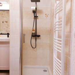 Salle de bain douche - Chambre d'hôtes - Ayguetinte