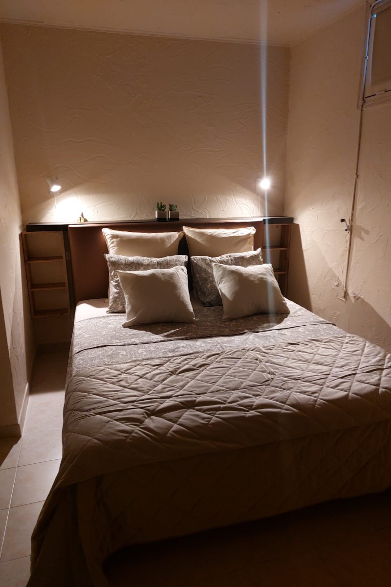 chambre 2 personnes lit double 160x200 - Location de vacances - Ayguetinte