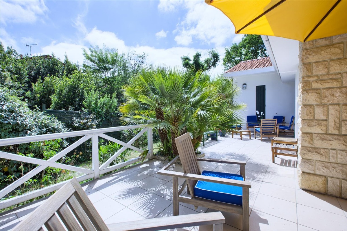 parasol et salon de jardin - Location de vacances - Arcachon