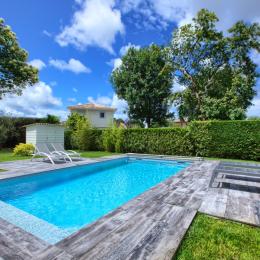 Transats pour farniente au bord de la piscine chauffée - Location de vacances - Andernos-les-Bains