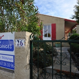 Entrée de la maison Les Mimosas  - Location de vacances - Montagnac