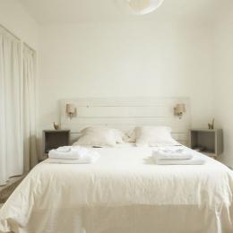 Chambre 1 lit double  - Location de vacances - Teyran